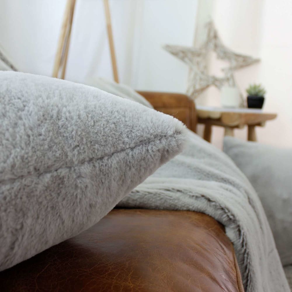Coussin effet fourrure 2 tons gris 40 x 40 cm — vue 3