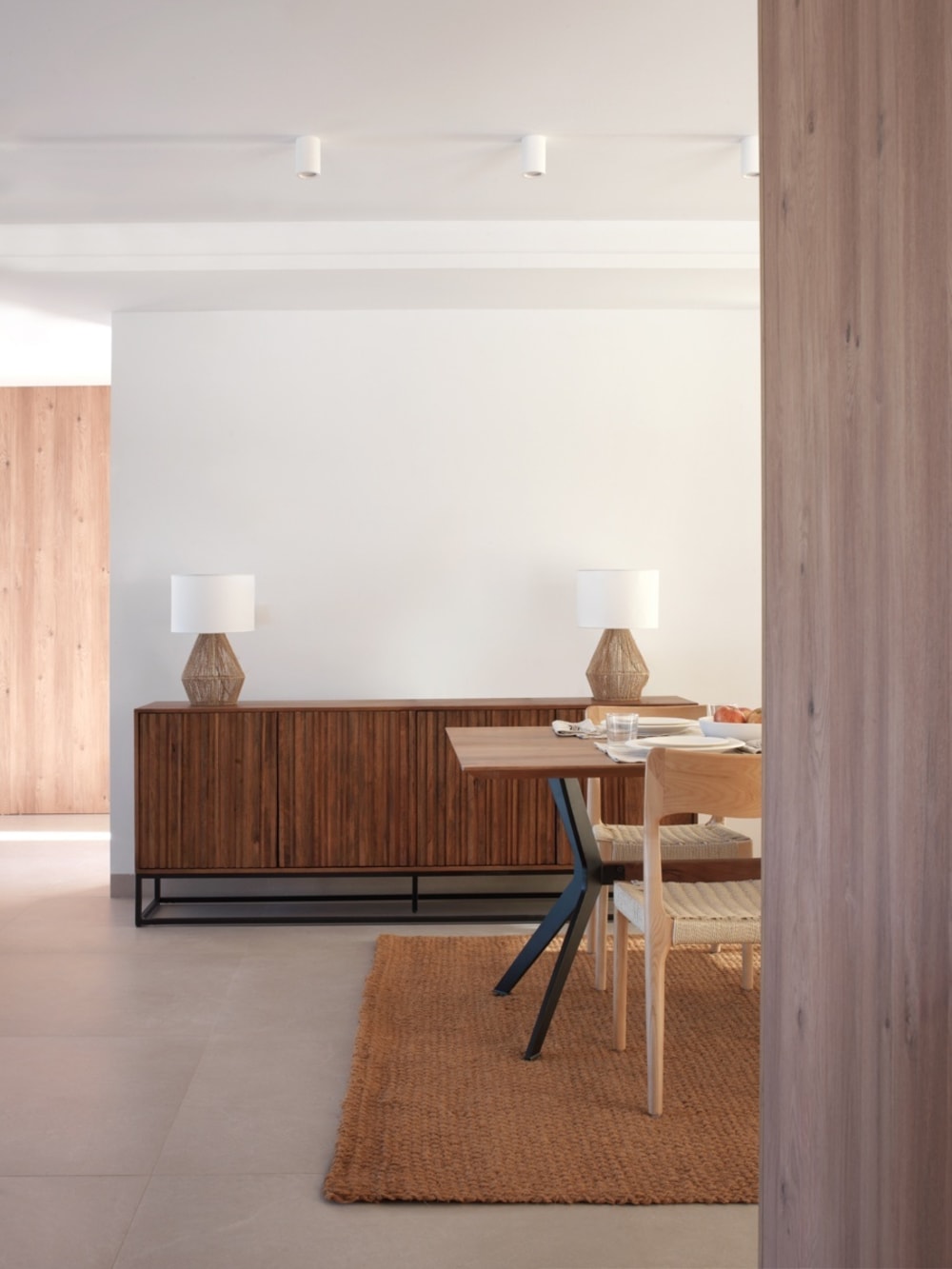 Buffet 4 portes en bois de manguier massif et base en métal - Maisons du Monde