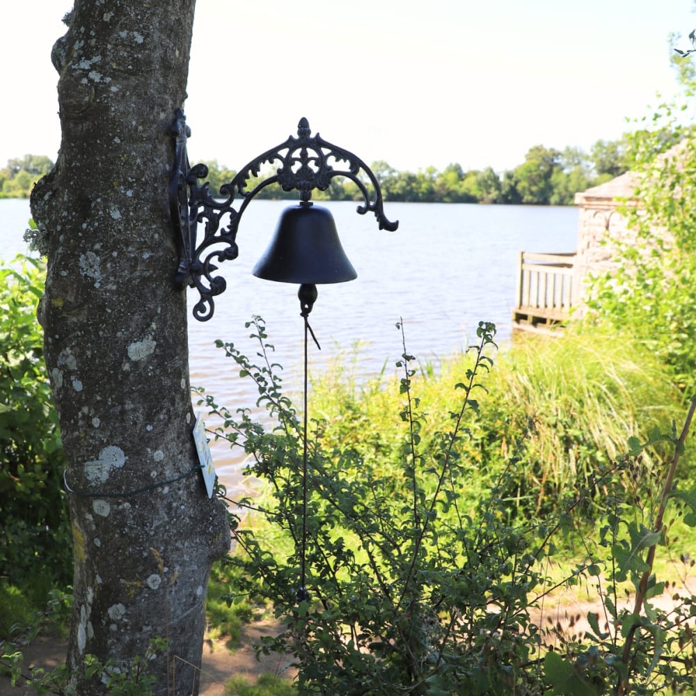 Cloche de jardin de porte ancienne fonte marron 25 x 15 cm — vue 4