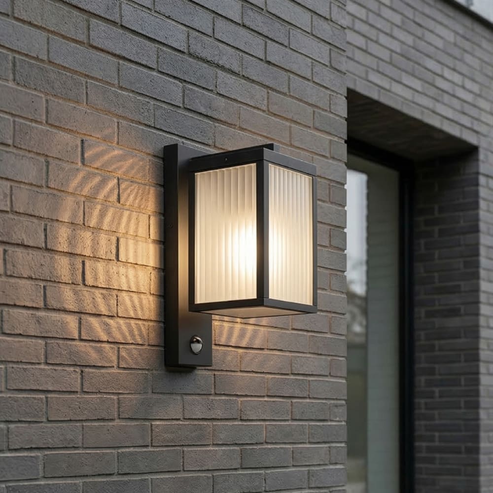 Lampe à détecteur extérieur en aluminium noir - Maisons du Monde