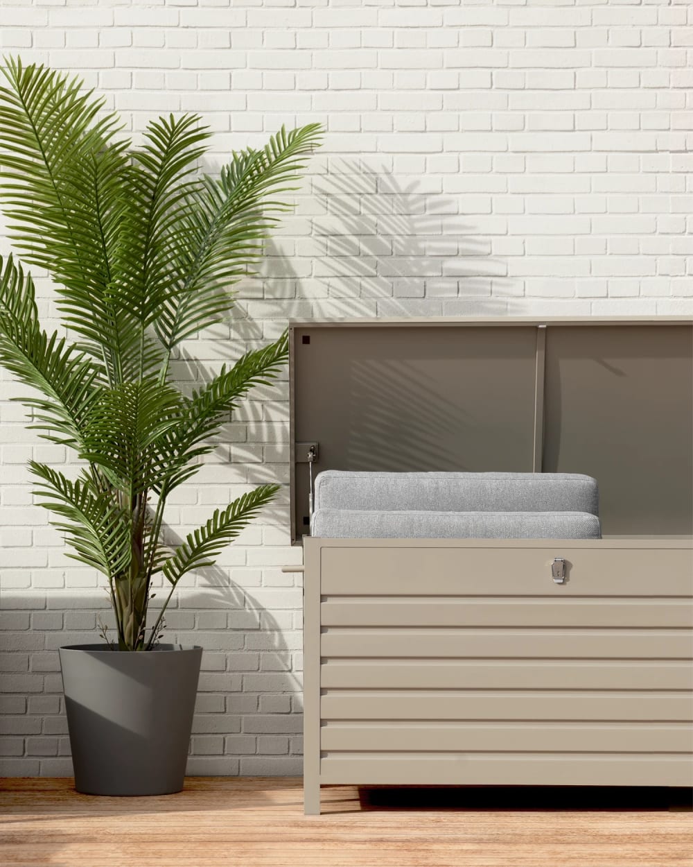 Coffre de jardin avec roues aluminium marron 141x43x74 - Maisons du Monde