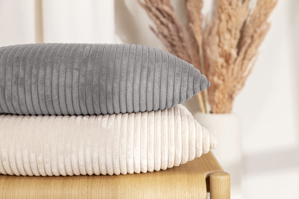 Housse de coussin gros velours cotelé beige  60x60 cm - Maisons du Monde