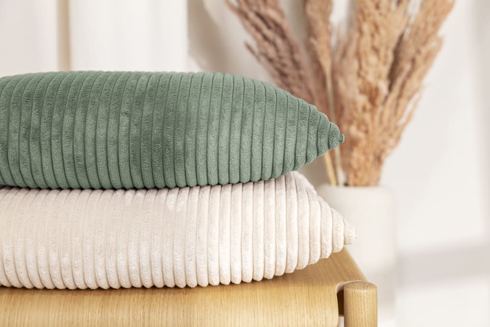 Housse de coussin gros velours cotelé vert sauge 60x60 cm - Maisons du Monde