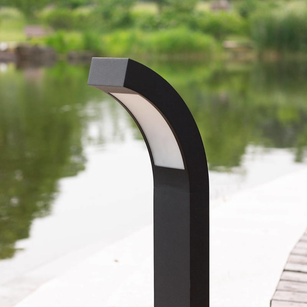 Borne eclairage exterieur en aluminium noir - Maisons du Monde