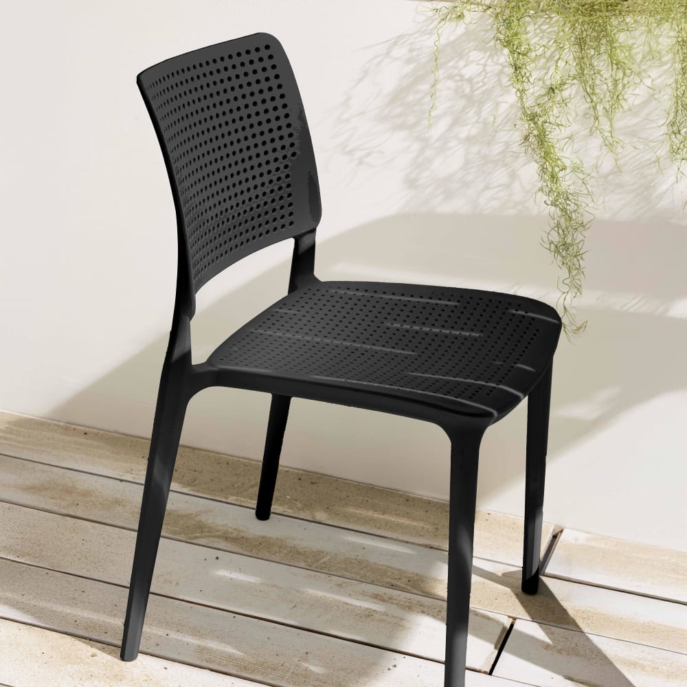 Lot de 4 chaises de terrasse noires en plastique