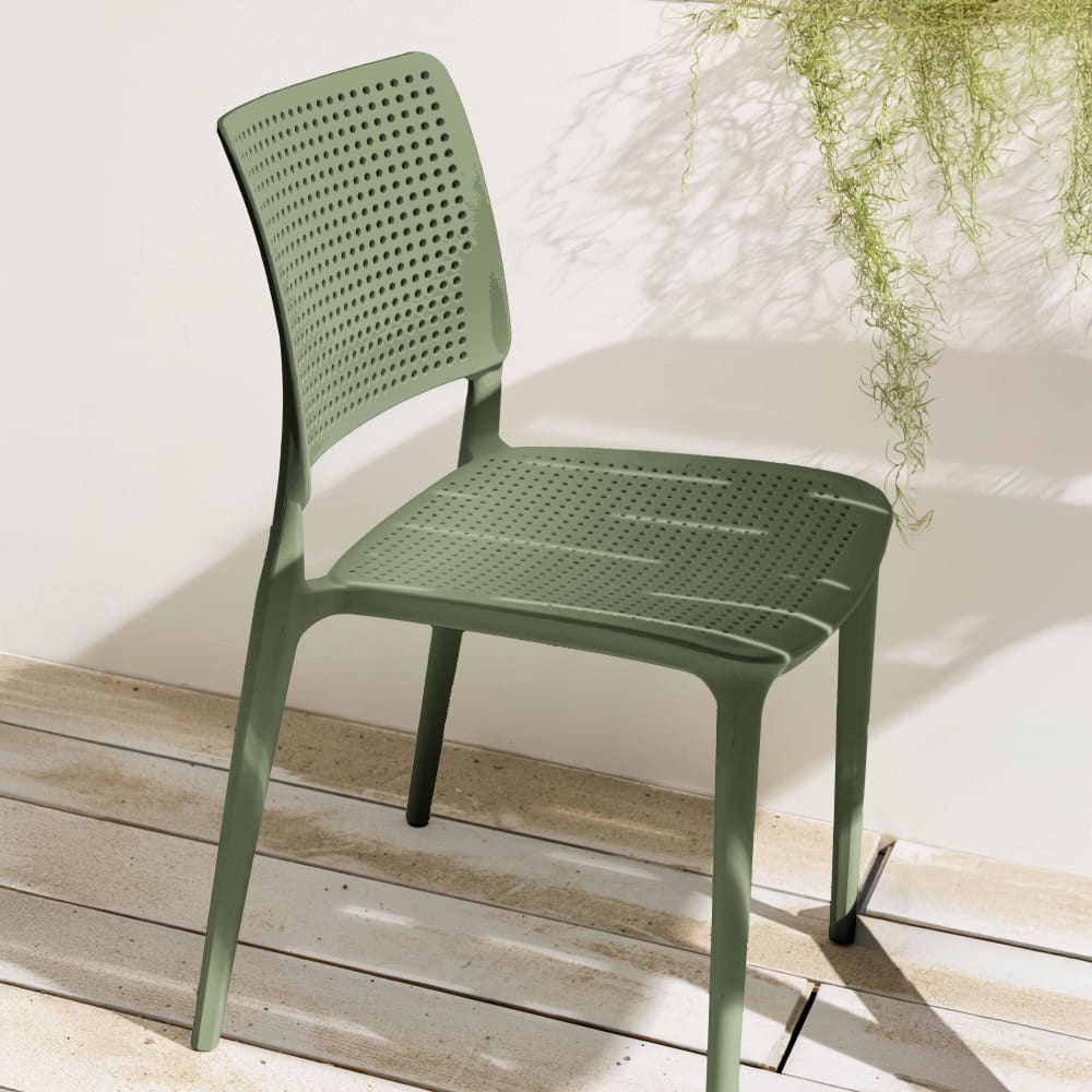 Lot de 4 chaises de terrasse vert cactus en plastique - Maisons du Monde