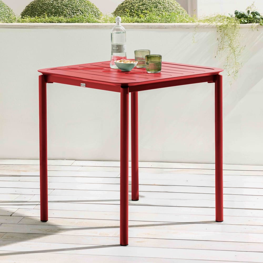 Table carrée de terrasse (70x70cm) rouge foncé - Maisons du Monde