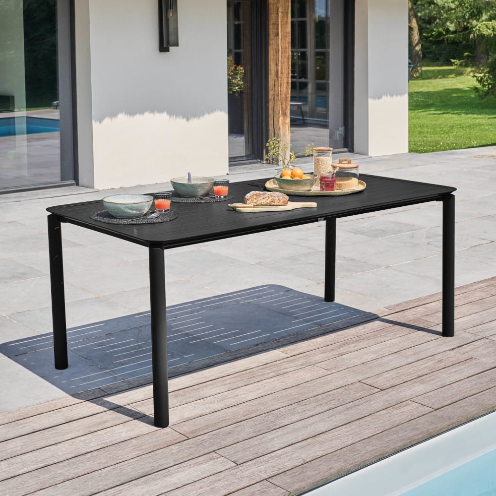 Table de terrasse rectangulaire en aluminium noire - Maisons du Monde