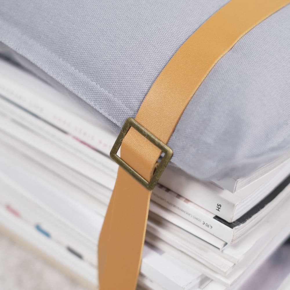 Tabouret magazine avec sangles tu beige - Maisons du Monde
