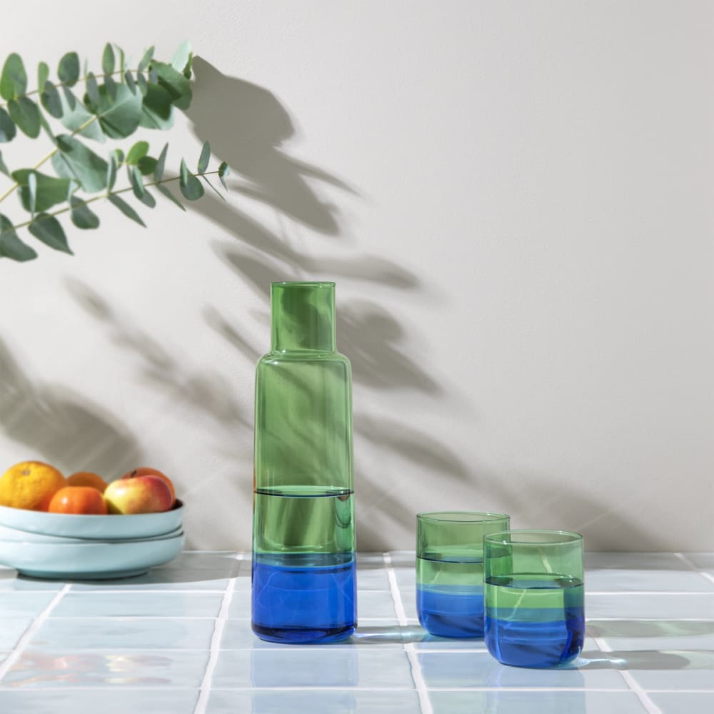 Carafe en verre bicolore vert et bleu - Maisons du Monde