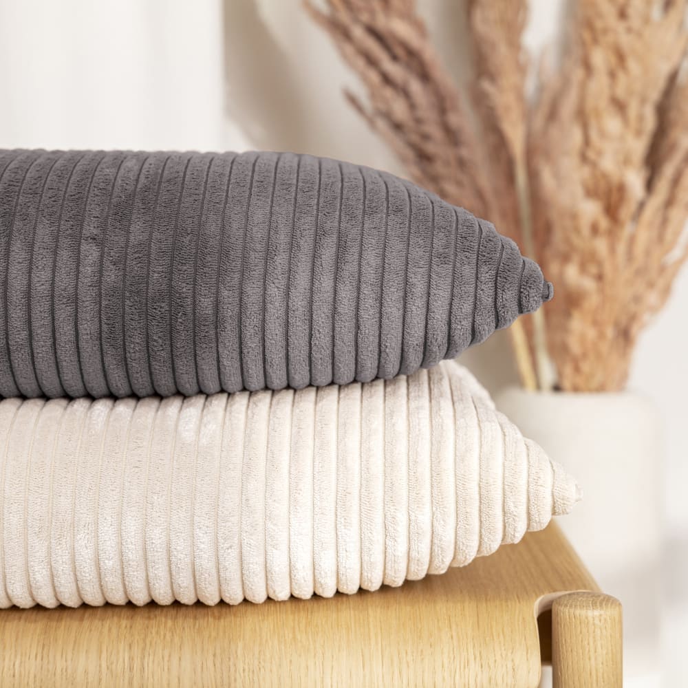 Housse de coussin gros velours cotelé anthracite 60x60 cm - Maisons du Monde