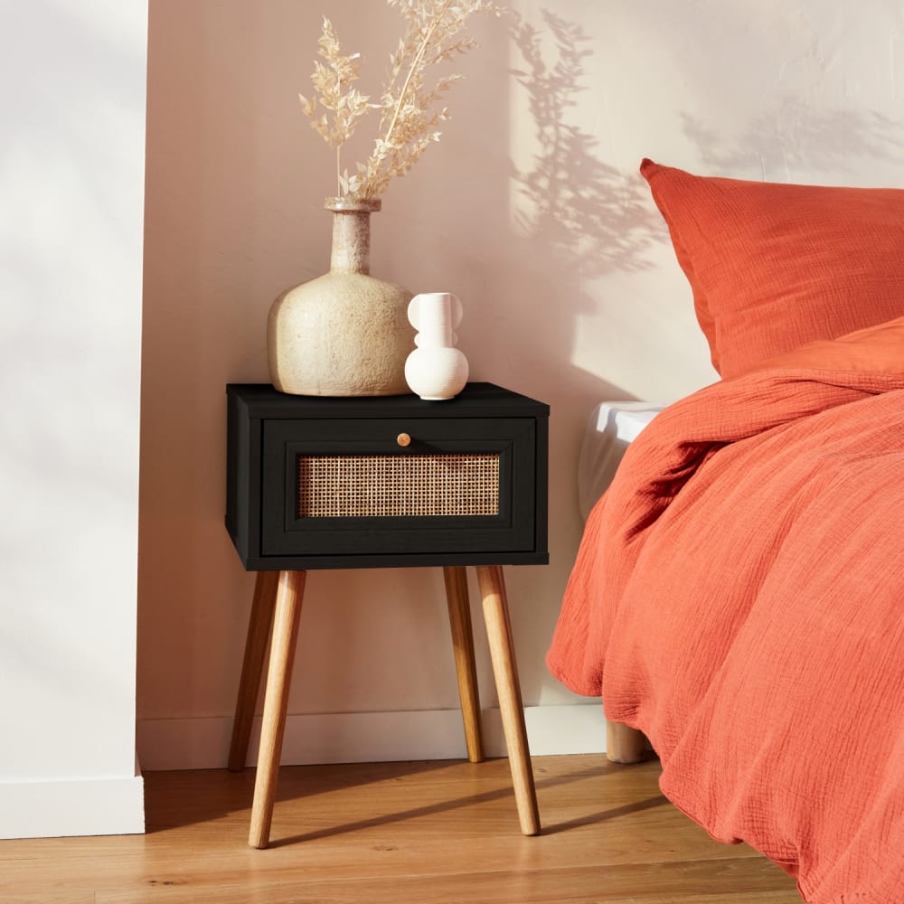 sweeek Schwarzer Nachttisch mit Holzlook & Rattan-Geflecht, 1 Schublade style classic chic Schwarz Spanplatte
