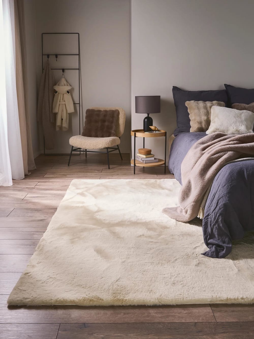 Tapis de fausse fourrure crème 120x170 — vue 3