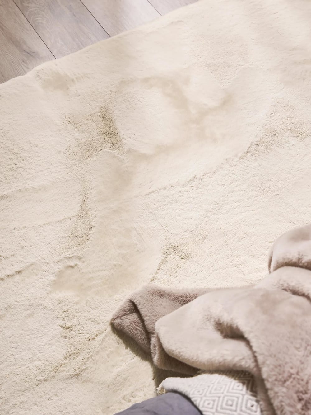 Tapis de fausse fourrure crème 120x170 — vue 4