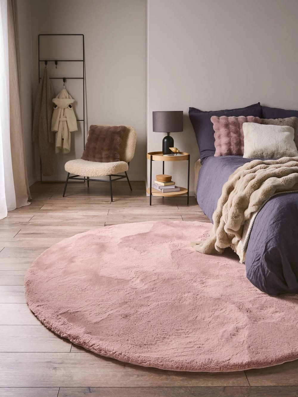 Tapis de fausse fourrure rose D 180 rond — vue 3