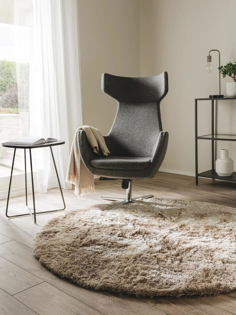 Tapis à poils longs marron clair D 200 rond — vue 3