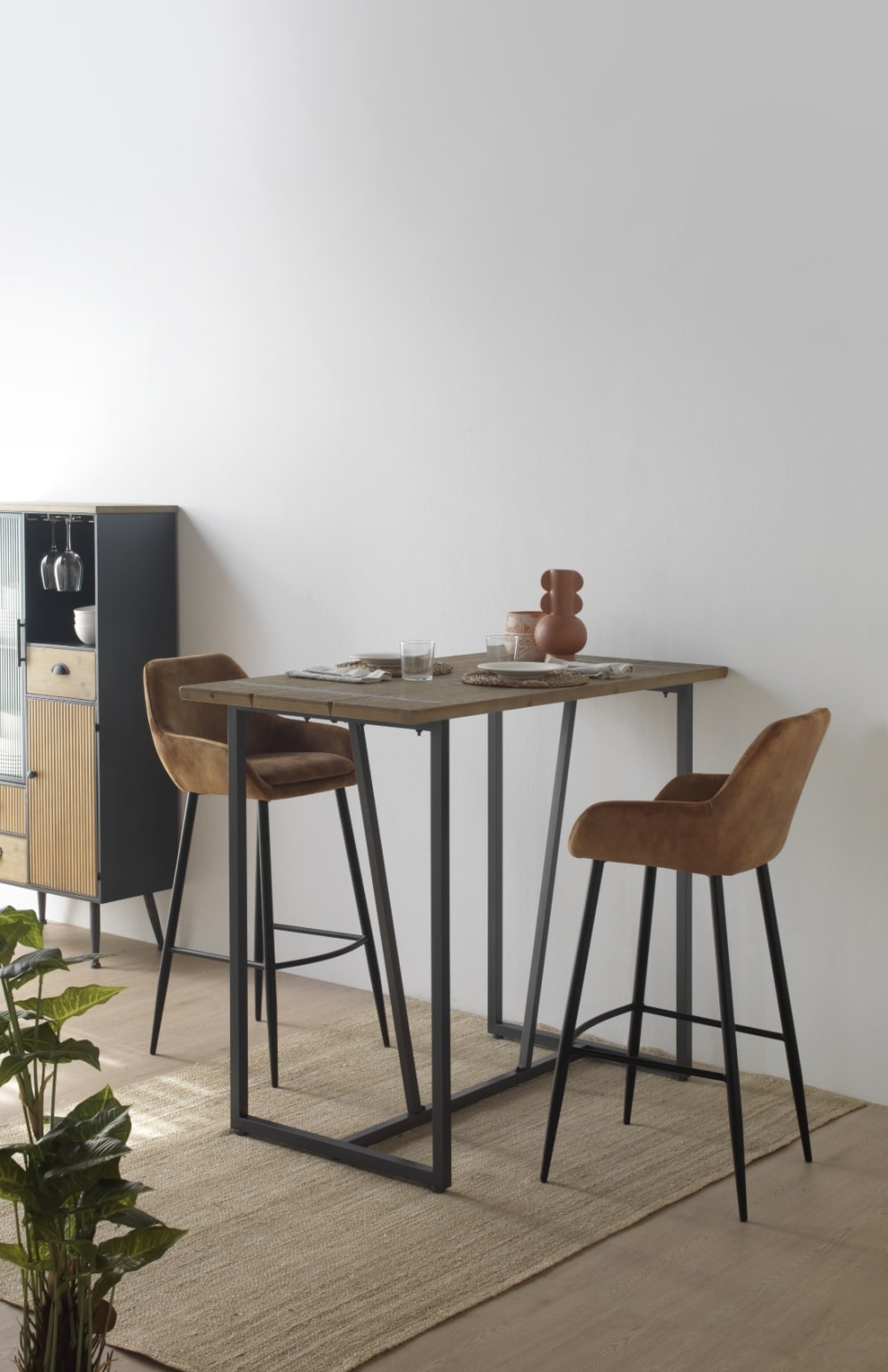 Table de bar haute 130x70 en bois d'épicéa avec pieds en métal noir