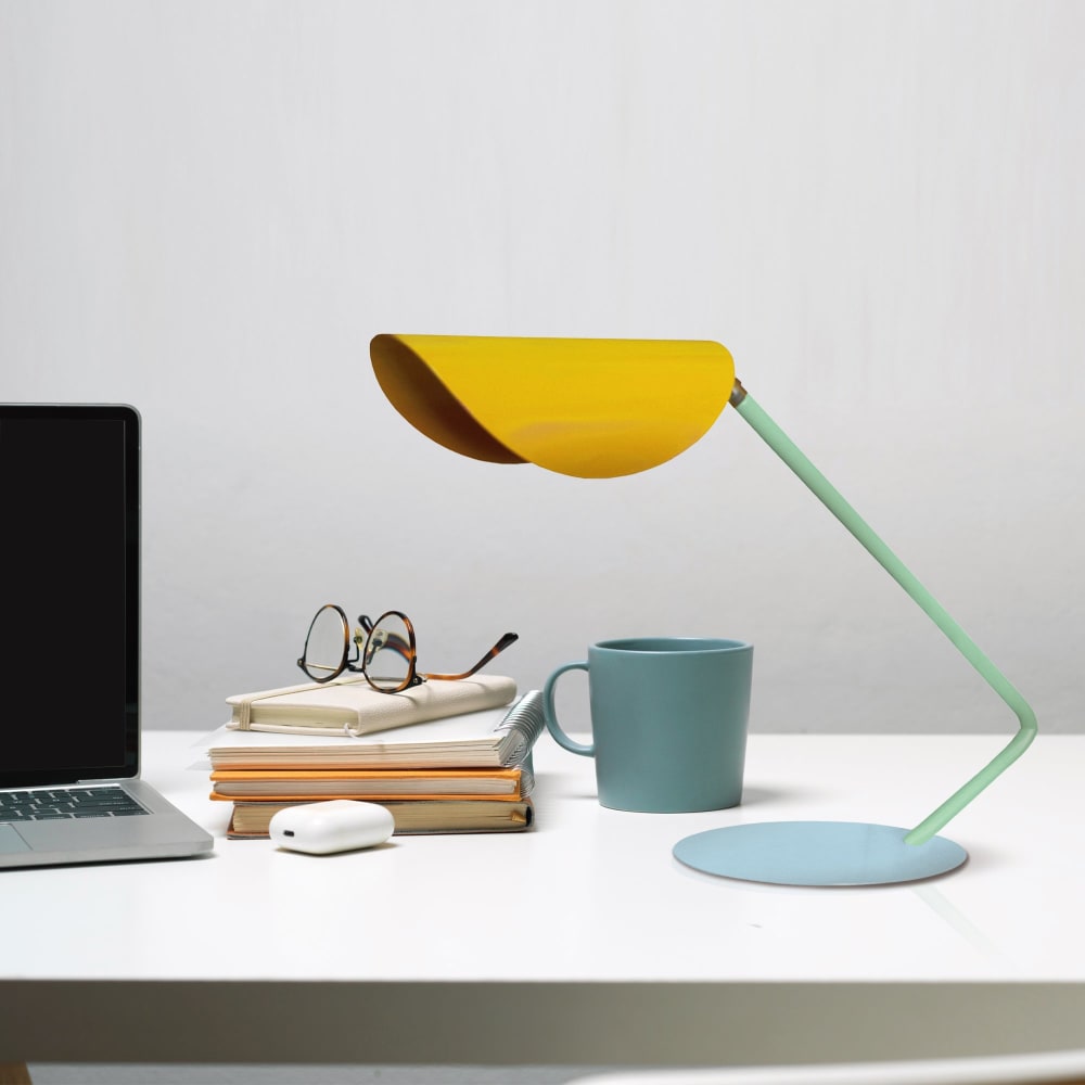 Lampe à poser métal multicolore abat-jour jaune — vue 3