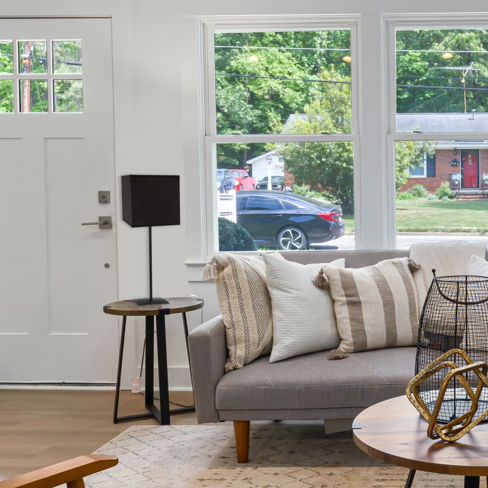 Lampe à poser métal noir abat-jour tissu noir