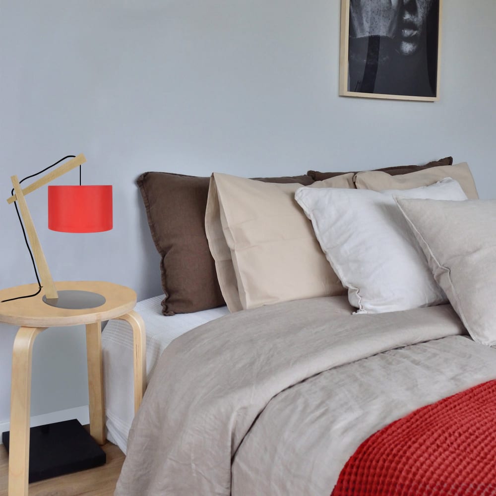 Lampe a poser métal bois naturel abat-jour tissu rouge — vue 3