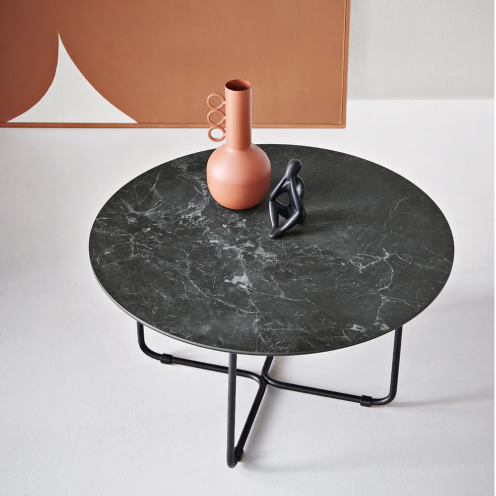 Table basse ronde effet marbre noir, Ø 60x33 cm.