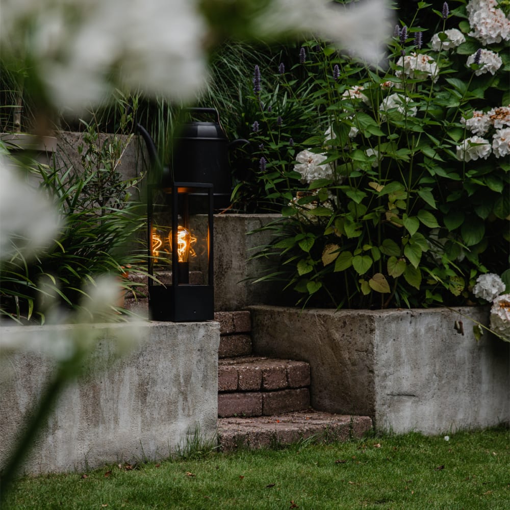 Lampadaire extérieur en aluminium noir - Maisons du Monde