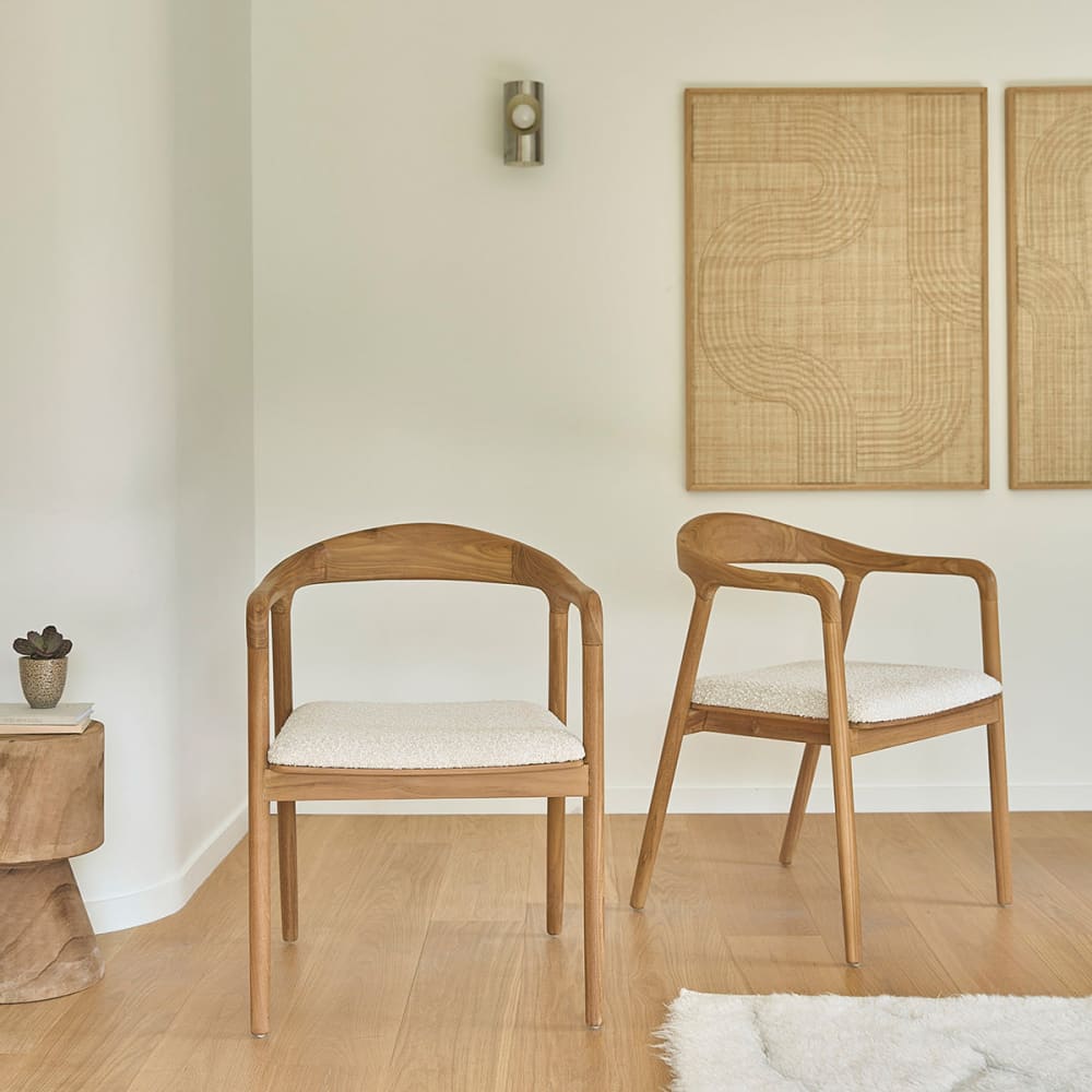 BERAH GETAH Set aus 2 Stühlen aus massivem Teakholz mit Bouclé-Sitzfläche style modern Beige