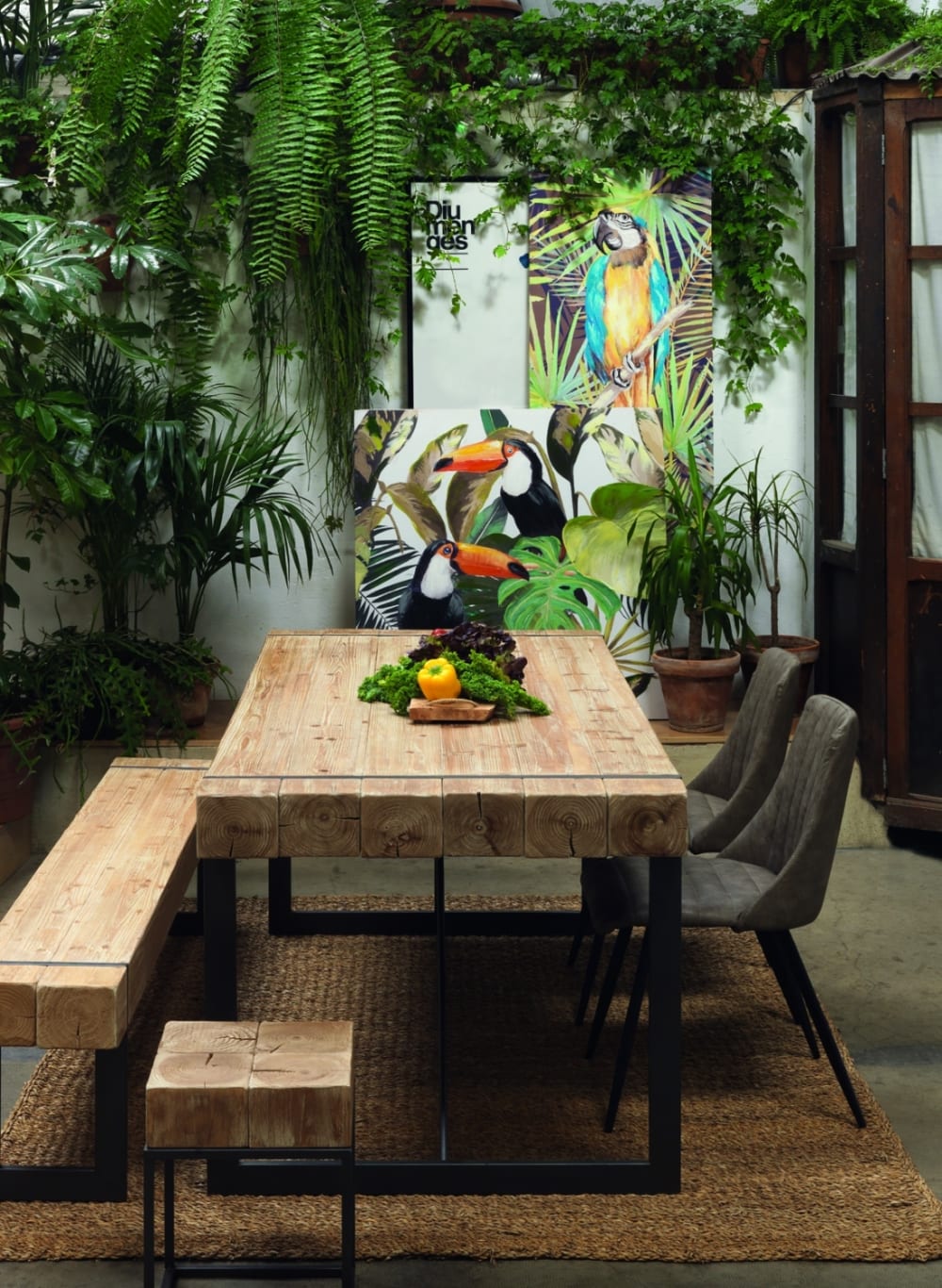 Lot de 2 chaises tapissées taupe avec pieds métalliques noirs