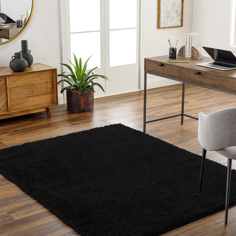 Tapis shaggy uni noir 200x275 — vue 3