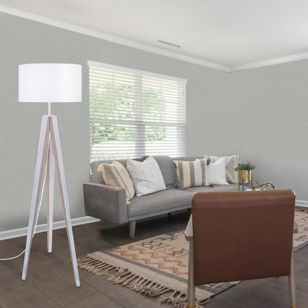 Lampadaire trepied   bois   blanc abat-jour tissu blanc