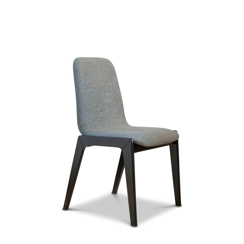 chaise en bois noir