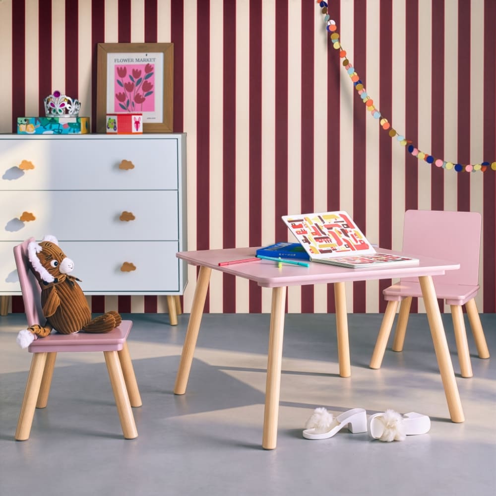 sweeek Quadratischer Kindertisch + 2 Stühle, Kiefernholzbeine, rosa Spanplatte Kinder