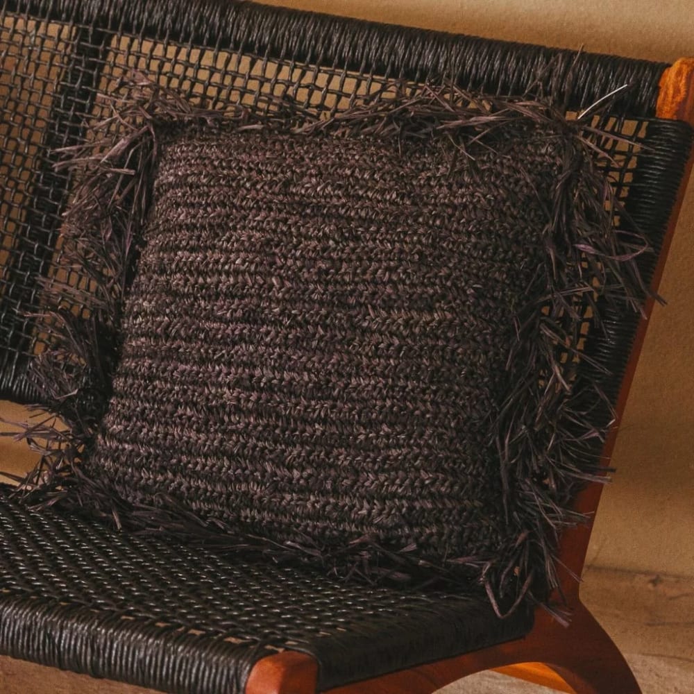 Coussin noir en raphia tressé 40x40 - Maisons du Monde