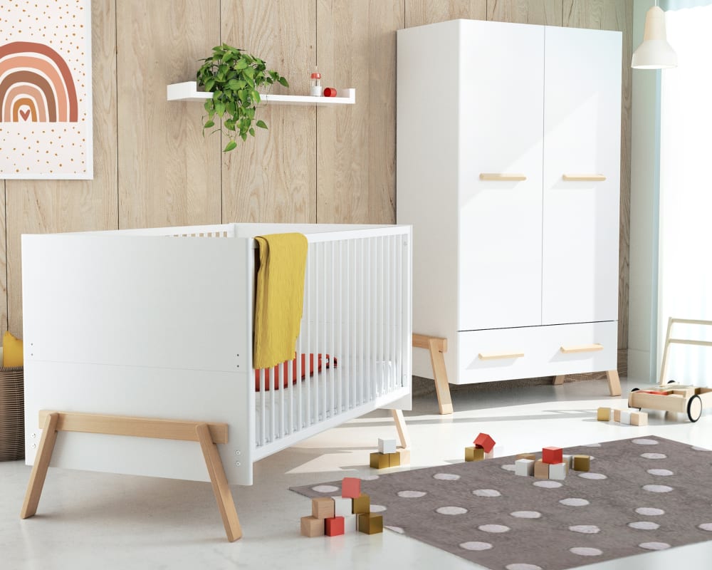 Chambre bébé lit, commode à langer 3 Tiroirs + armoire en bois - image 2