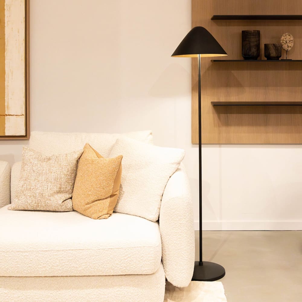 Lampadaire, élégant et stylé, métal noir, 35 x 150 x 35 cm - Maisons du Monde