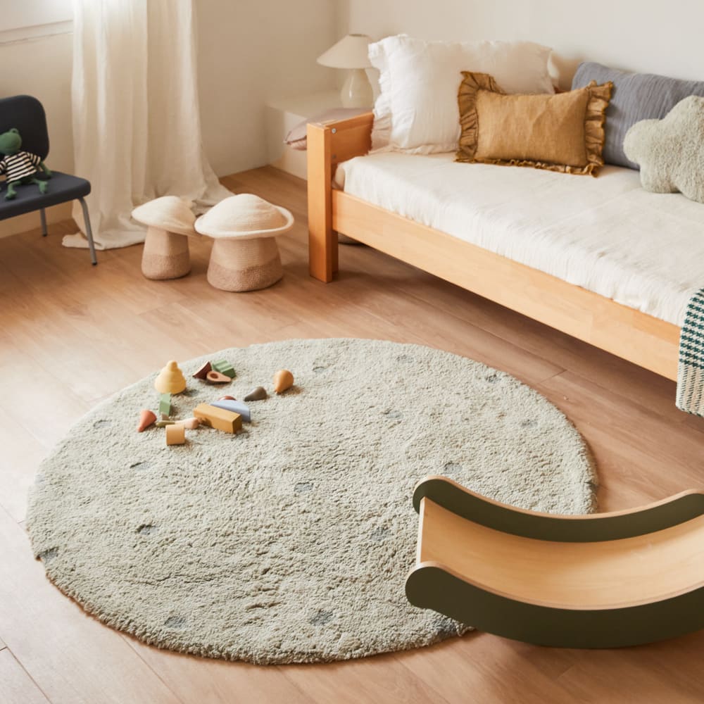 Tapis lavable rond à pois bleu sauge — vue 3