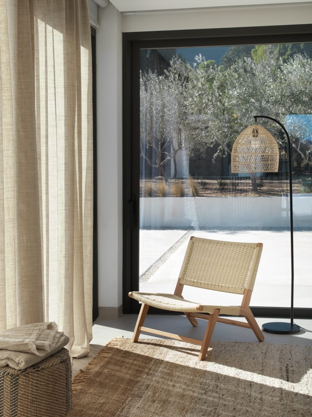Fauteuil en bois de hêtre avec assise et dossier tressés - Maisons du Monde