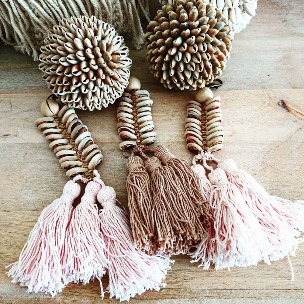 Schlüsselanhänger aus Muscheln, rosa Quasten - 20 cm - Maisons Du