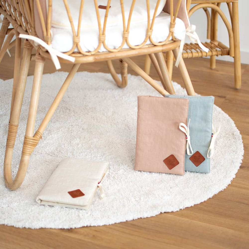 Protège carnet de santé bébé en lin beige 17x23 cm - Maisons du Monde