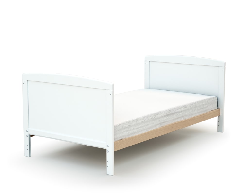 Lit bébé évolutif en bois avec matelas en bois blanc et hêtre verni - Maisons du Monde