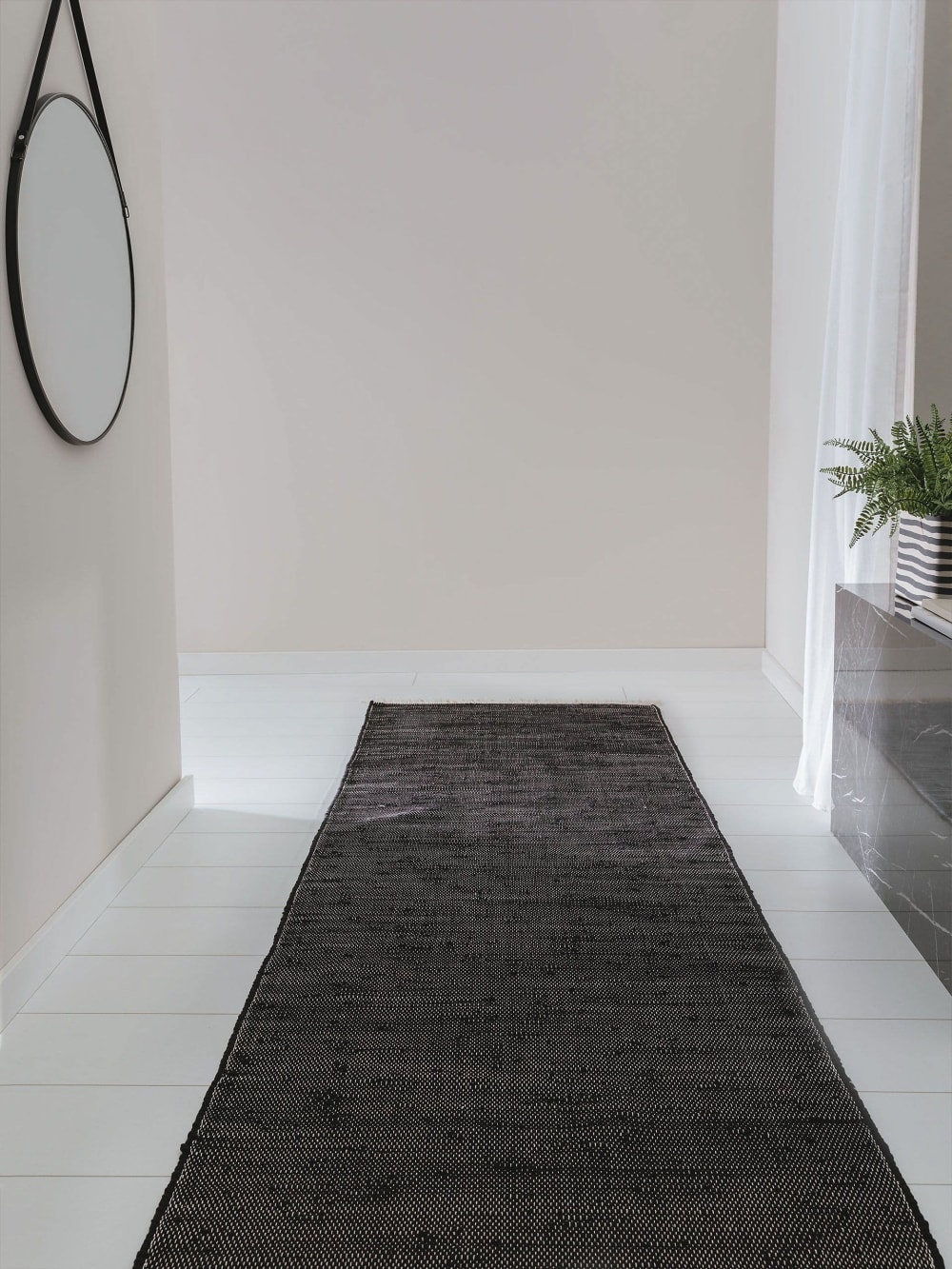 Tapis fabriqué à partir de matériaux recyclés noir 70x200 — vue 3