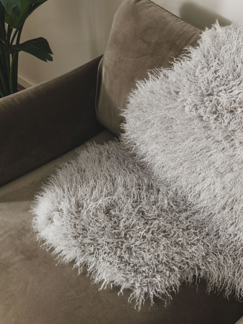 Tapis de fausse fourrure gris 60x90 — vue 4