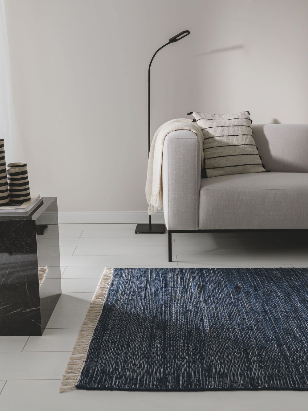 Tapis fabriqué à partir de matériaux recyclés bleu foncé 80x150 — vue 3