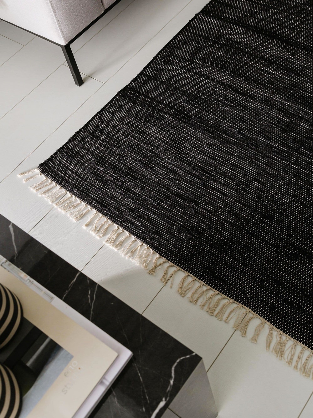 Tapis fabriqué à partir de matériaux recyclés noir 70x120 — vue 4