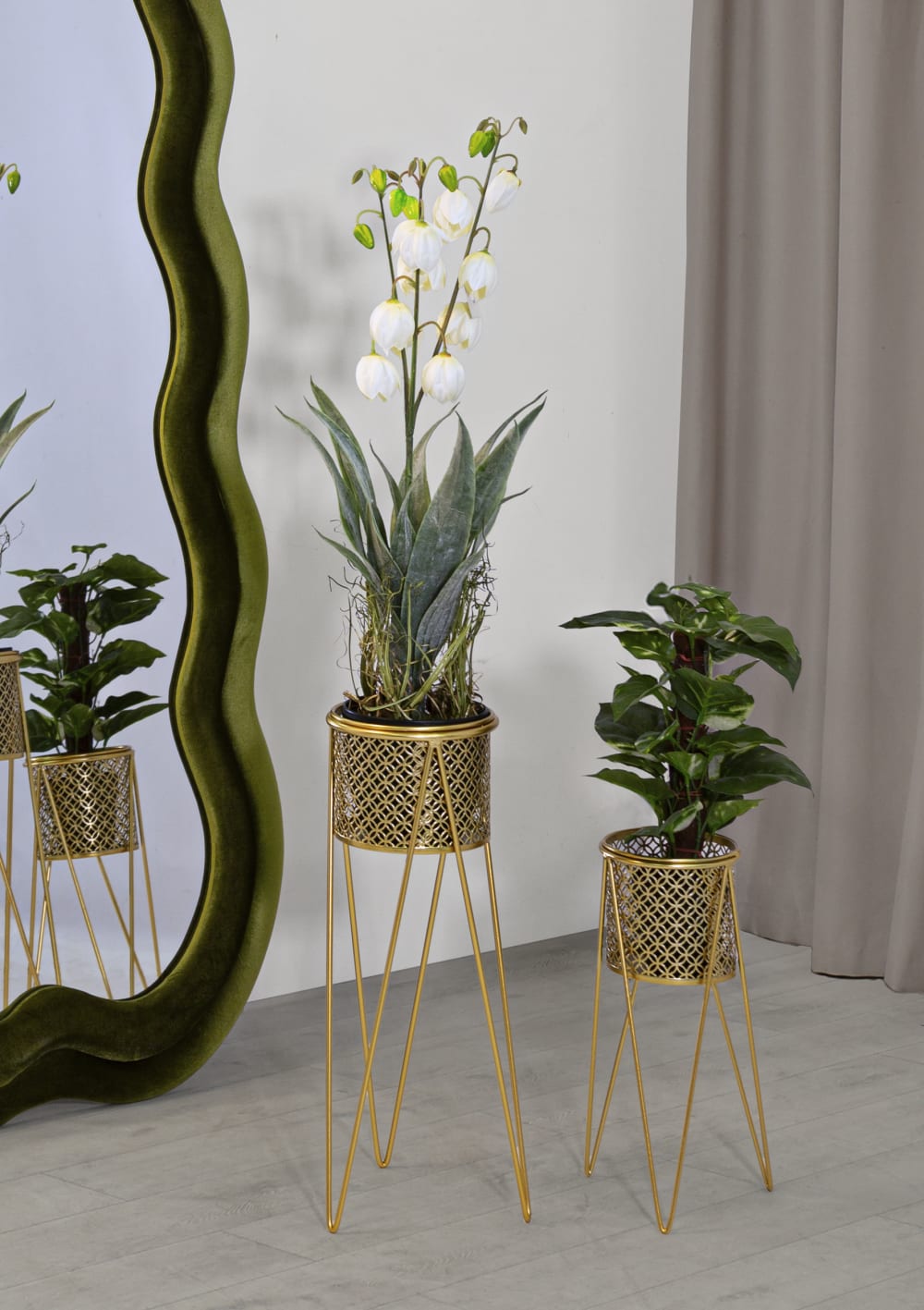 Meuble porte-téléphone en métal doré et miroir 50x50x100 cm