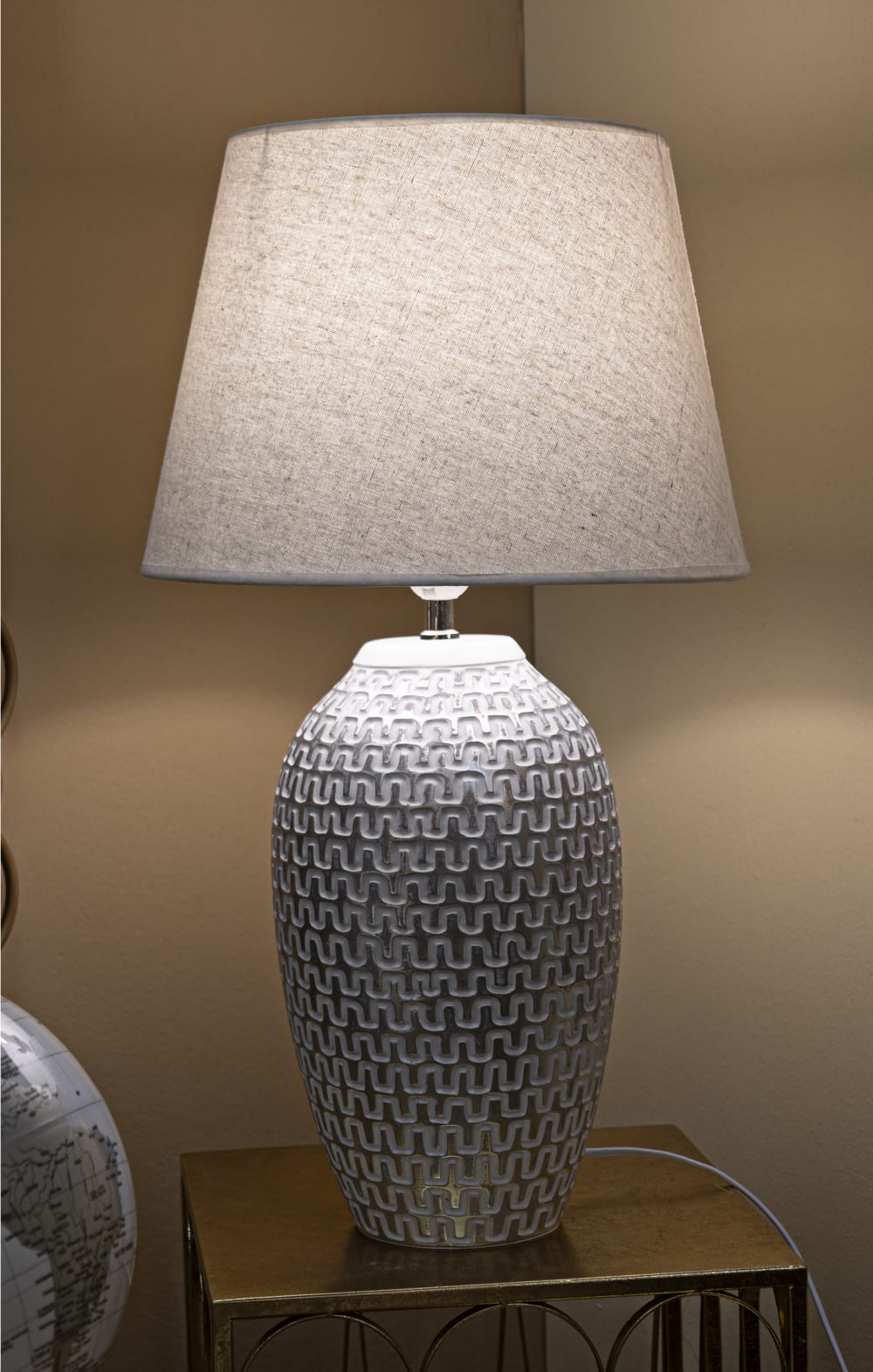 Lampe de table en résine grise ø 35x65 cm — vue 3