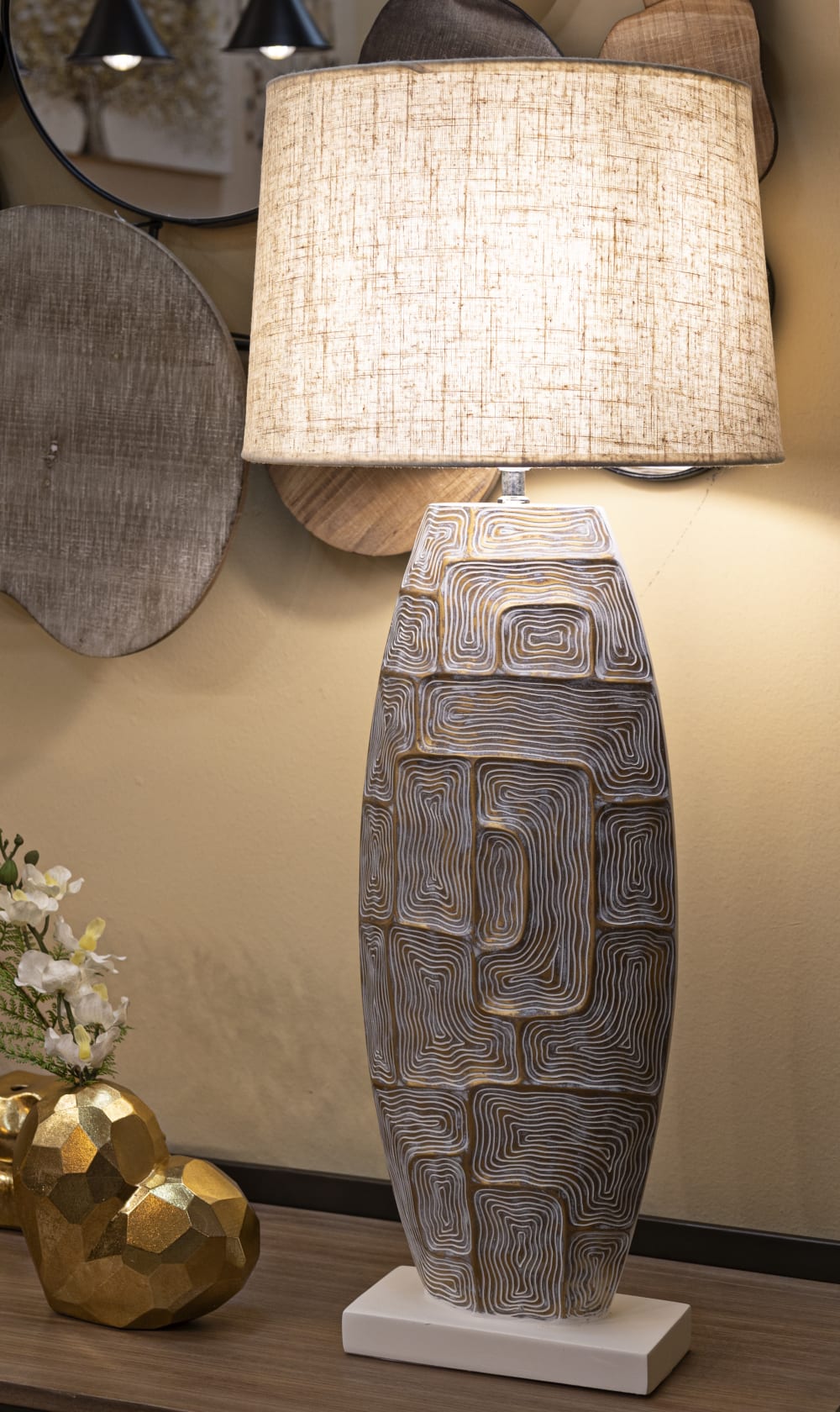 Lampe de table en résine dorée ø 38x90 cm — vue 3