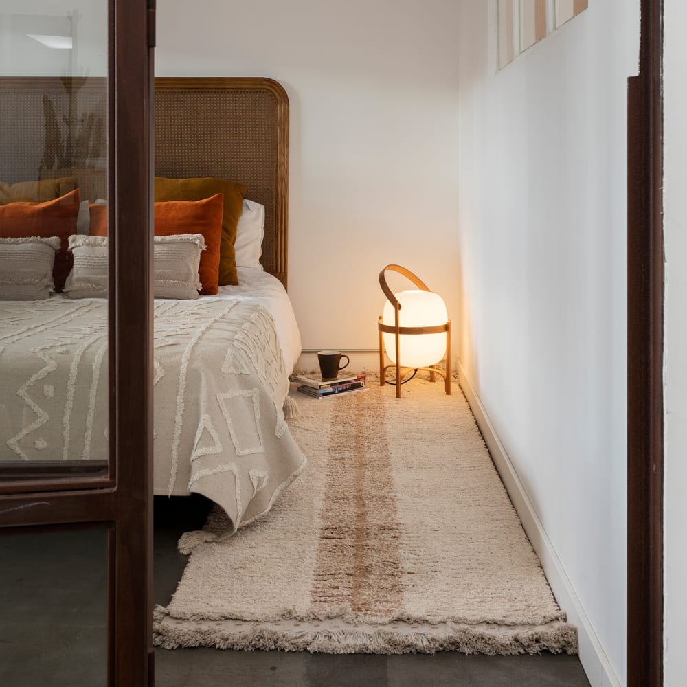 Tapis lavable en coton marron et ligne blanche 80x230 — vue 3