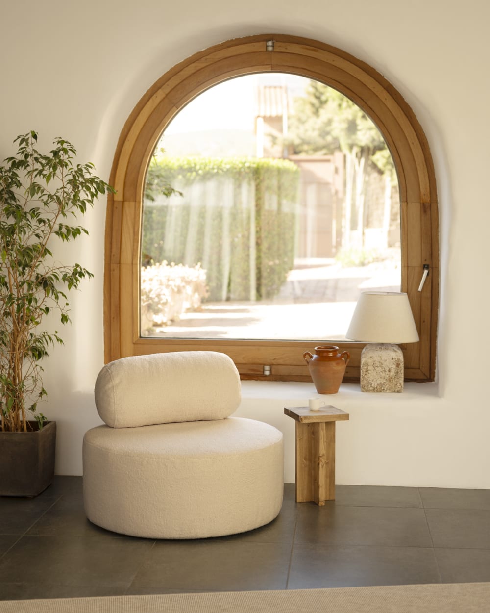 Fauteuil en bouclé rond couleur beige 105x50cm