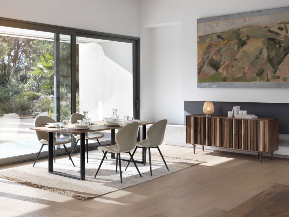 Lot de 4 chaises tapissées beige avec pieds métalliques noirs